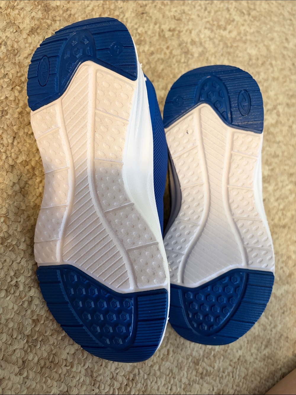 Like new boys sneakers - size 5 - Picture 3 of 3